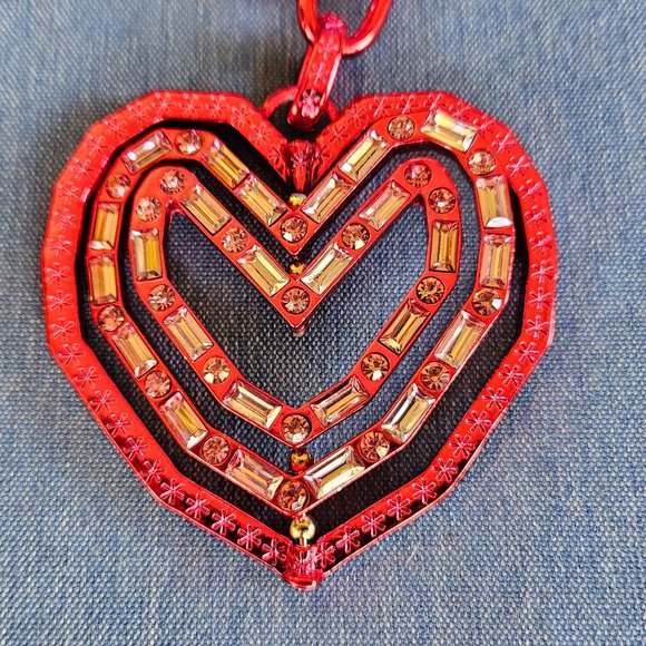 ❤️🏩Betsey Johnson 3-D HEART Statement Necklace - NWT🏩❤️ - Picture 7 of 16